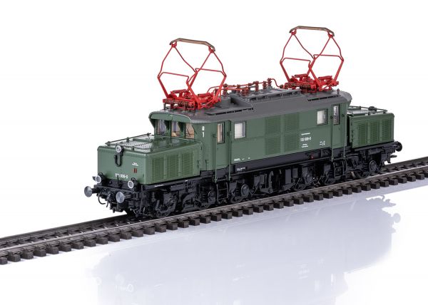 MAE-037873